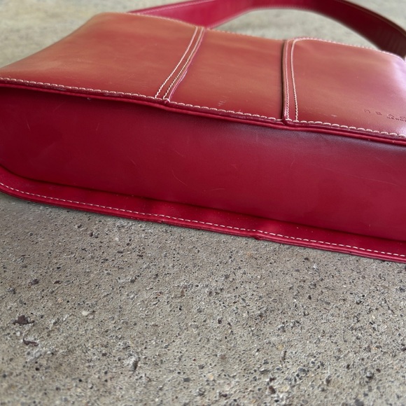 Vintage Kenneth Cole Reaction Red Shoulder Bag - Structured Y2K Handbag - Picture 6 of 8